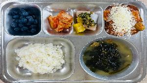 기장밥 ,황태미역국 ,큐브삼색컬러묵＆양념장 (5.6),치즈불닭 (2.5.6.12.13.15.16.18),배추김치 (9),친환경블루베리 
 ,